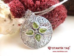 Peridot Taşı Kolye