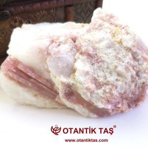 PEMBE TURMALİN