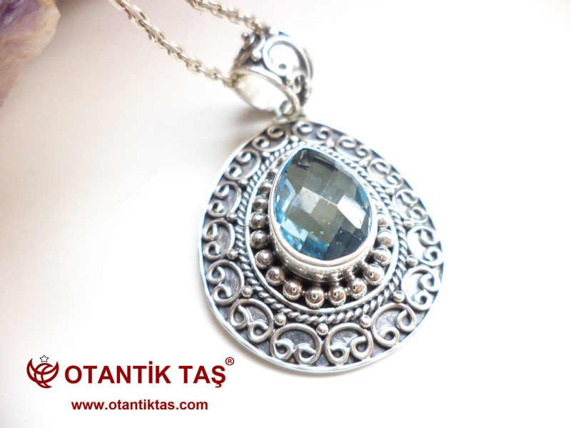 Mavi Topaz Kolye
