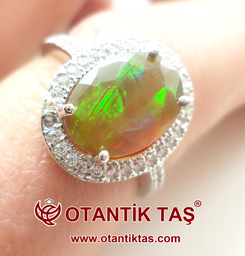 Neon Opal Altın Yüzük