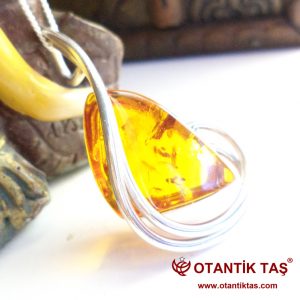 KEHRİBAR KOLYE