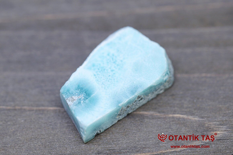 Larimar Taşı Özellikleri